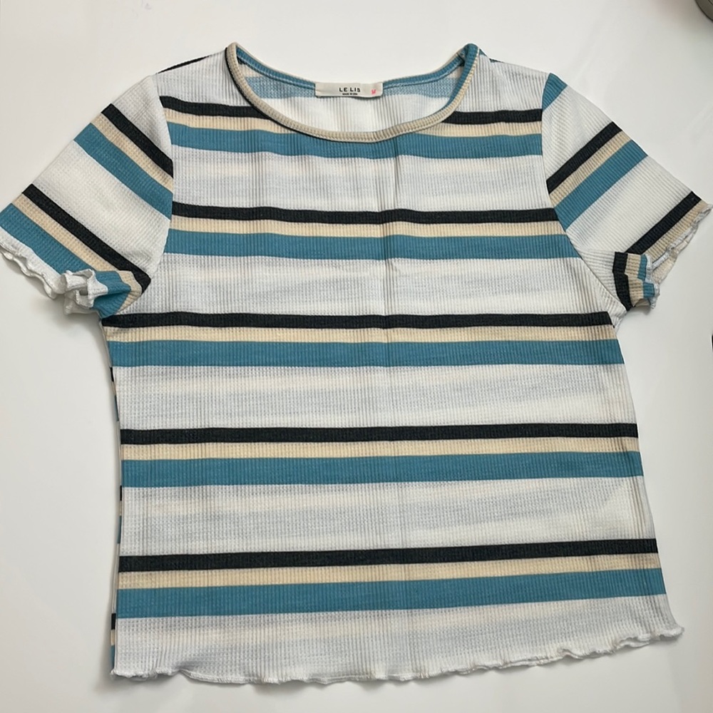 Le Lis Short Sleeve Crop Top/Tee